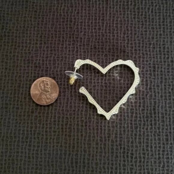 Kendra Scott Stud Earrings - Picture 5 of 7